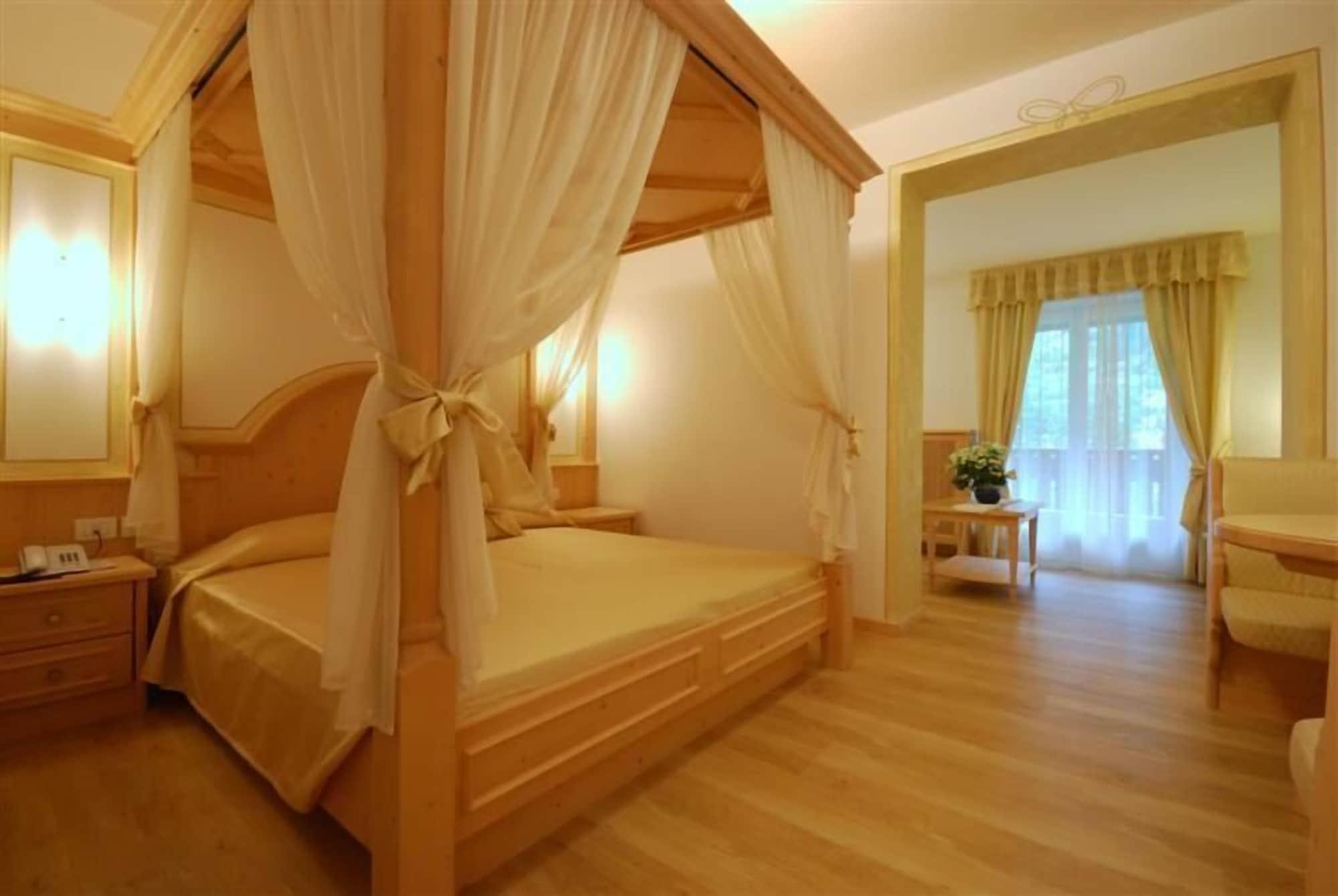 Hotel Bellaria Predazzo Esterno foto